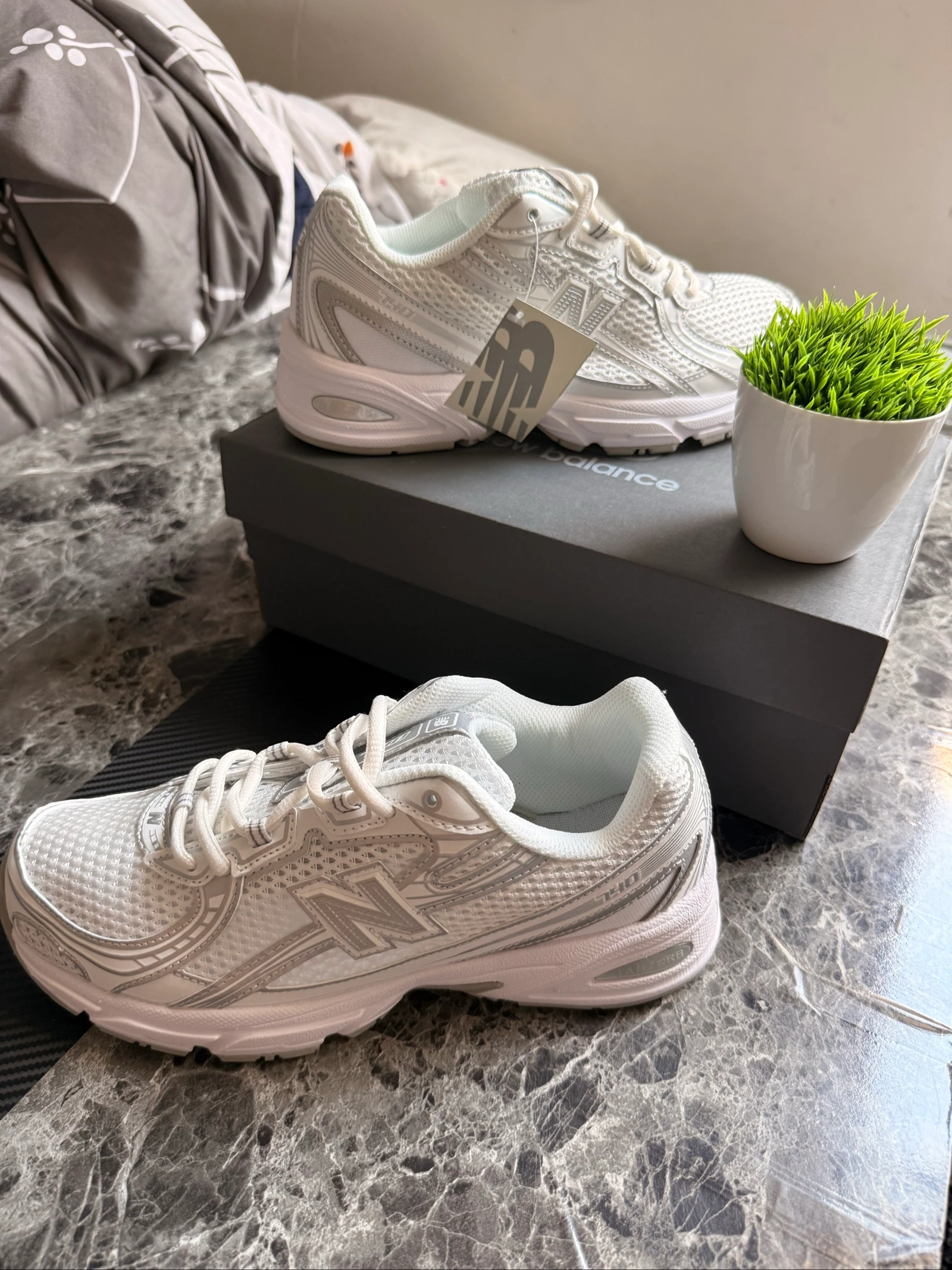 New Balance 740 Blanche/Argent – Taille 41,5 – photo 2